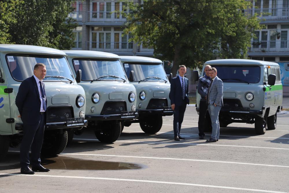 Губернатор Пензенской области вручил ключи от новых автомобилей главным врачам районных больниц